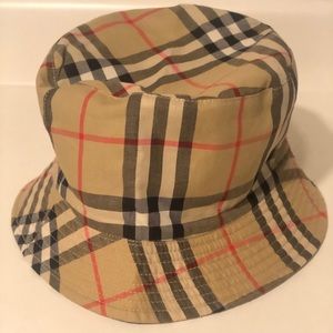 Vintage Burberry bucket hat (reversible)